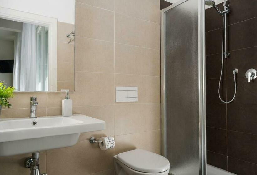 غرفة ديلوكس مطلّة علي البحر مزوَّدة بشُرفة, Club