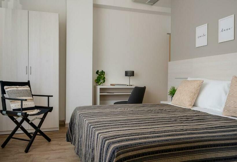 غرفة قياسية, Club