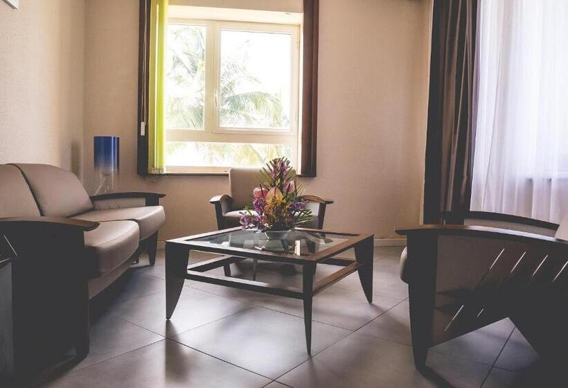 سوییت با چشم‌انداز دریا, Des Roches