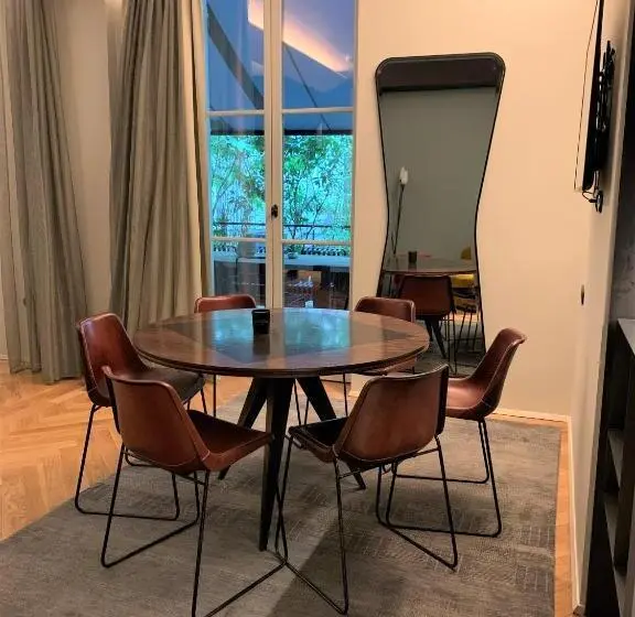 Suite King Bed