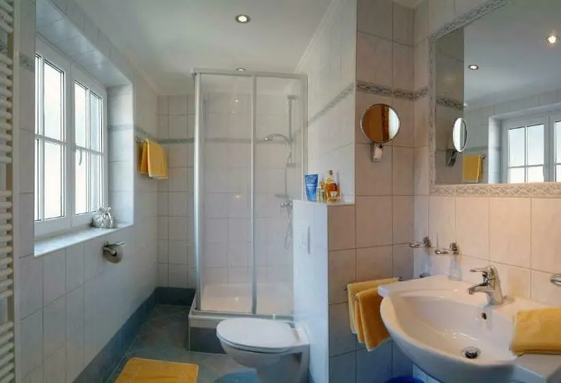 Basic Kolmen Hengen Huone, Landhotel Steindlwirt