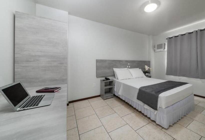 スタンダードトリプルルーム, Lumar