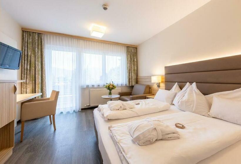 غرفة سوبيريور مزودة بشرفة, Restaurant Grimmingblick