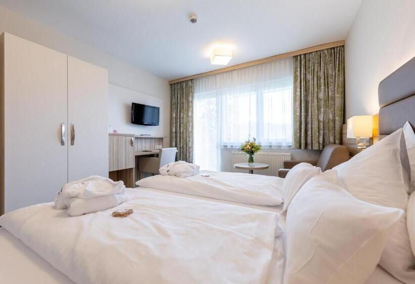 غرفة سوبيريور مزودة بشرفة, Restaurant Grimmingblick