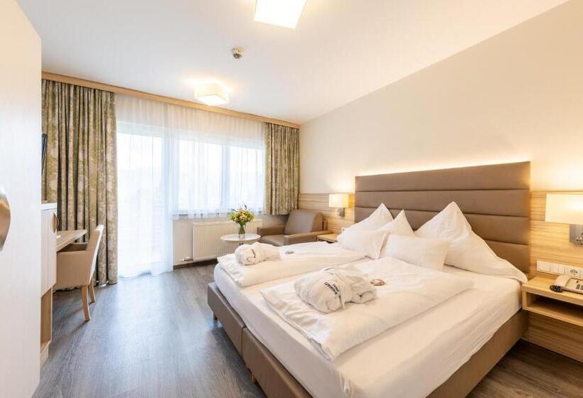 غرفة سوبيريور مزودة بشرفة, Restaurant Grimmingblick