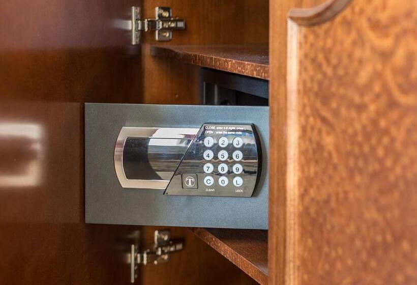 디럭스 스위트, Splendida Palace