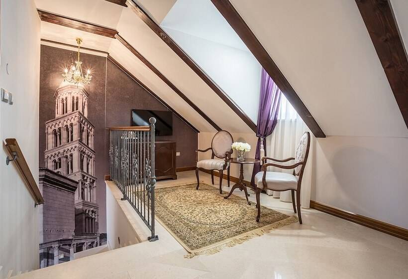 سوییت لوکس, Splendida Palace