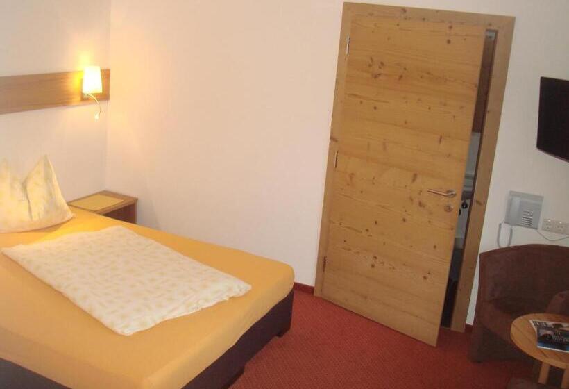 标准单人间, Sporthof