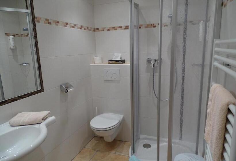 标准单人间, Sporthof