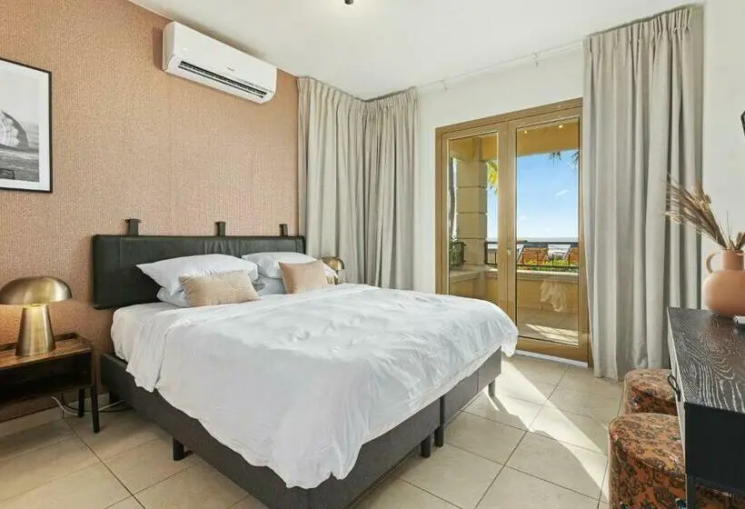 سوئیت سینیور, The Bellafonte   Luxury Oceanfront