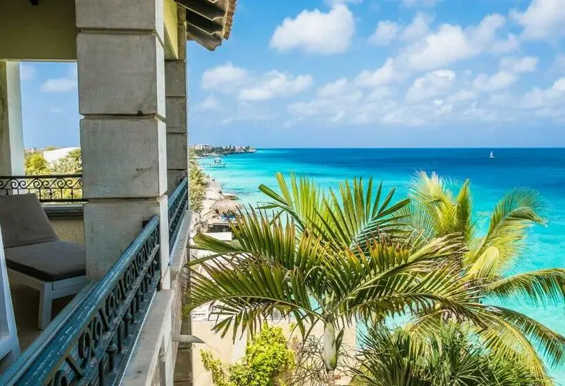 سوئیت سینیور, The Bellafonte   Luxury Oceanfront