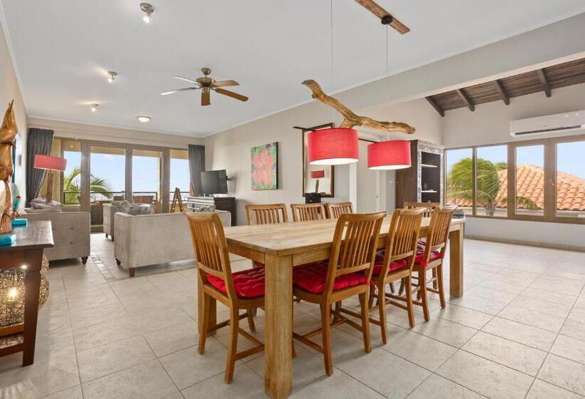 سوئیت سینیور, The Bellafonte Luxury Oceanfront