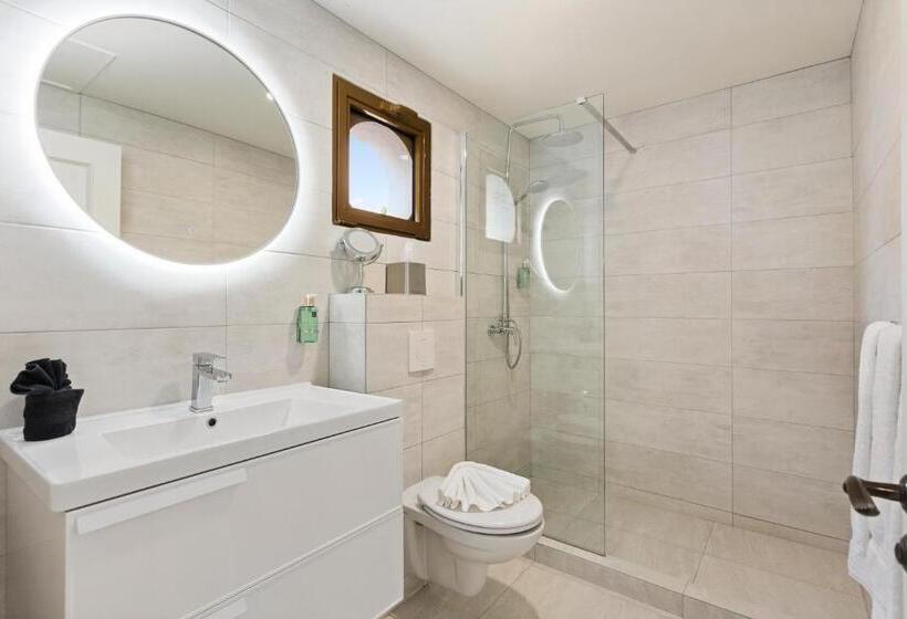 سوئیت سینیور, The Bellafonte Luxury Oceanfront