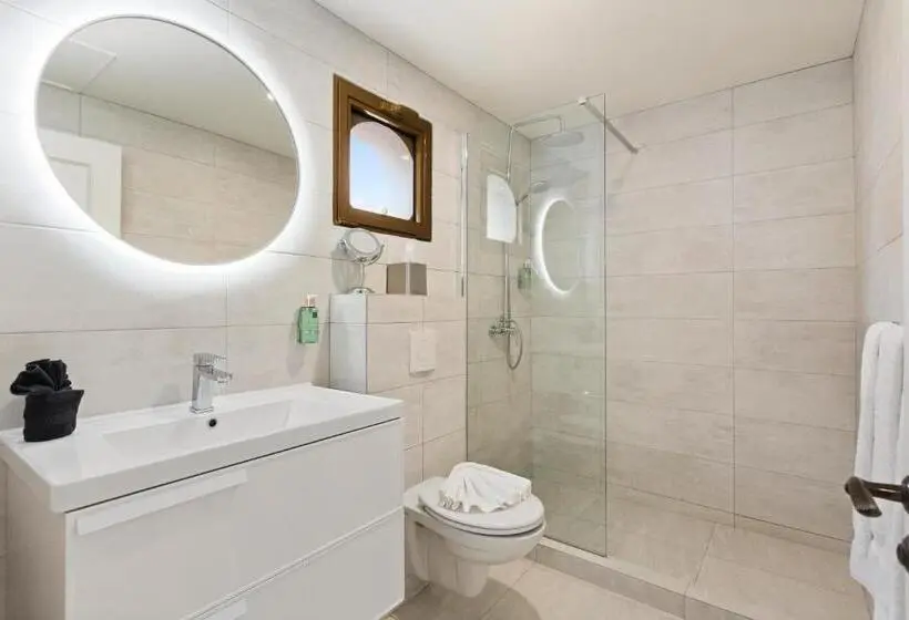 سوئیت سینیور, The Bellafonte   Luxury Oceanfront