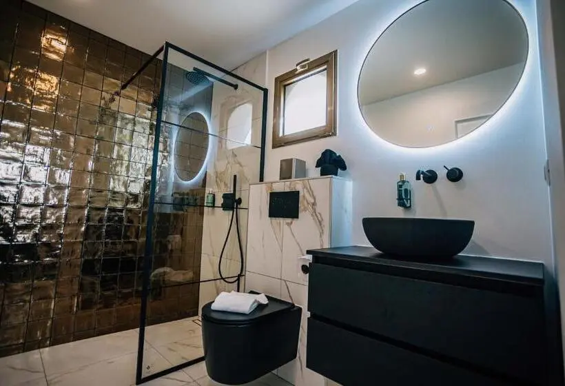 سوئیت سینیور, The Bellafonte   Luxury Oceanfront