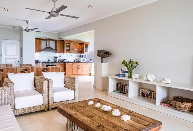 سوئیت سینیور, The Bellafonte   Luxury Oceanfront