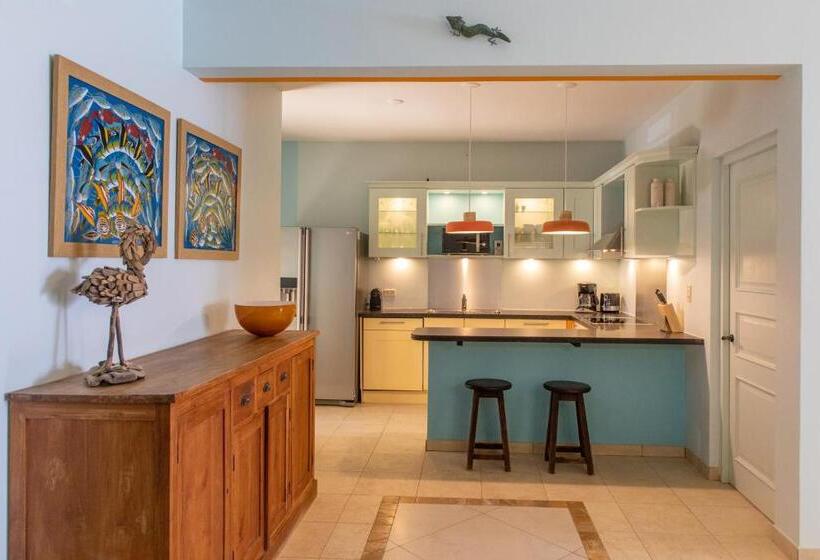 سوییت, The Bellafonte Luxury Oceanfront