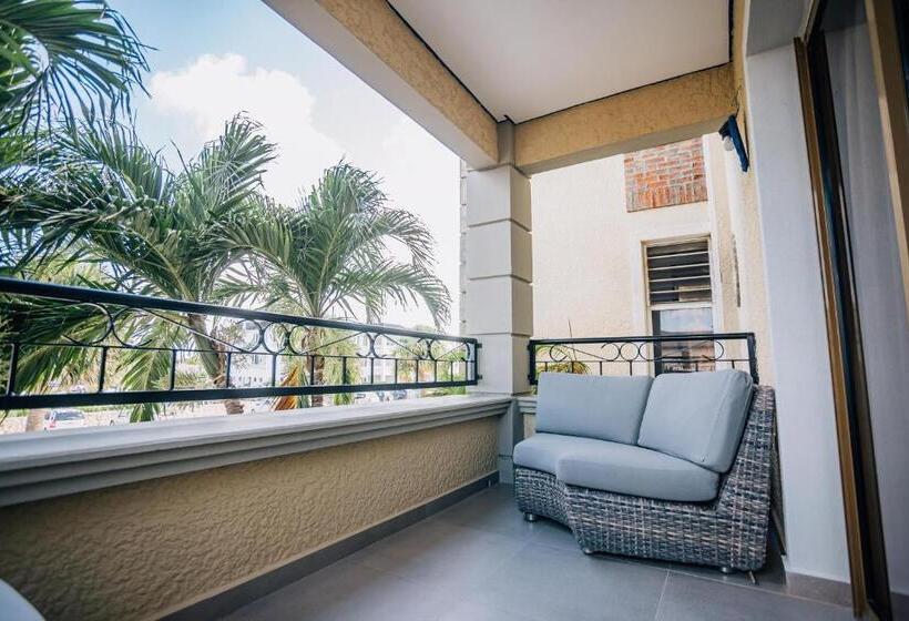 Escritório Estándar, The Bellafonte   Luxury Oceanfront