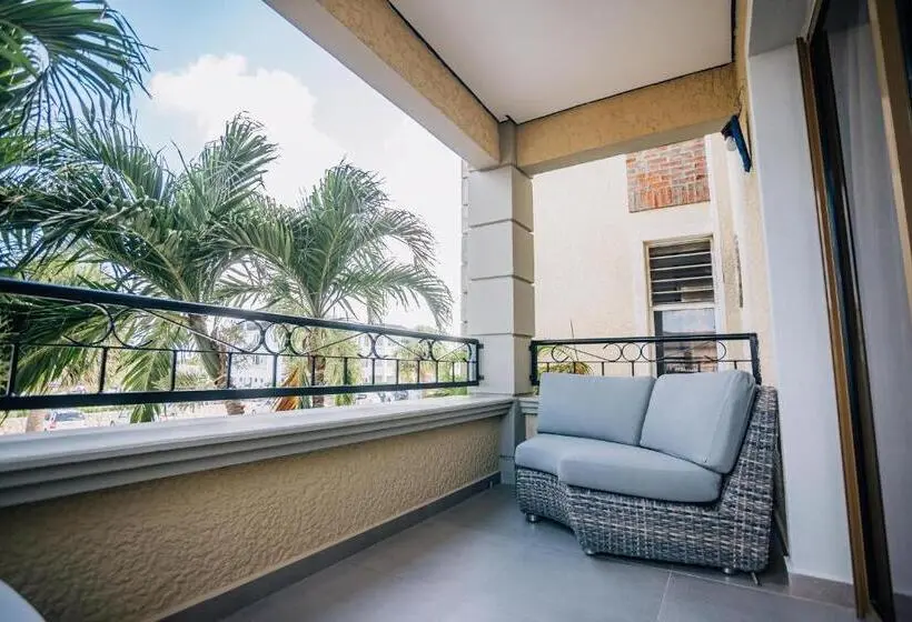 استودیوی استاندارد, The Bellafonte   Luxury Oceanfront