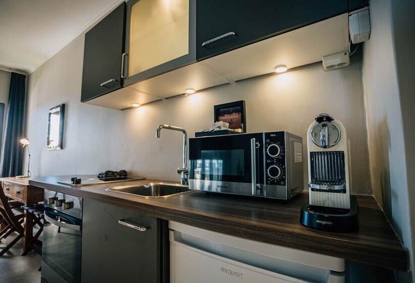 استودیوی استاندارد, The Bellafonte Luxury Oceanfront