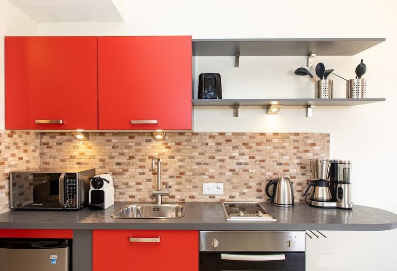 استودیوی استاندارد, The Bellafonte Luxury Oceanfront