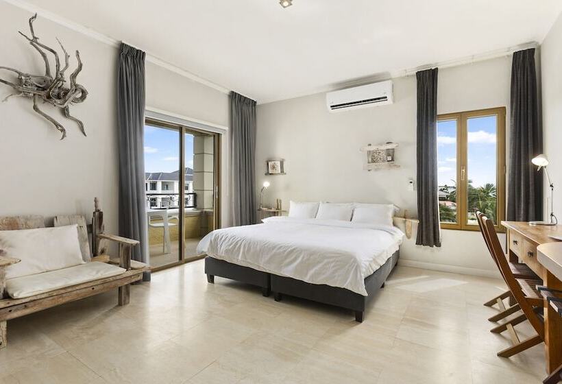 استودیوی استاندارد, The Bellafonte Luxury Oceanfront