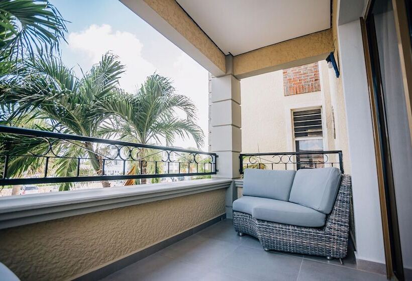 Escritório Estándar, The Bellafonte   Luxury Oceanfront