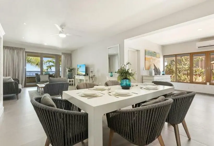 سوئیت سینیور, The Bellafonte   Luxury Oceanfront