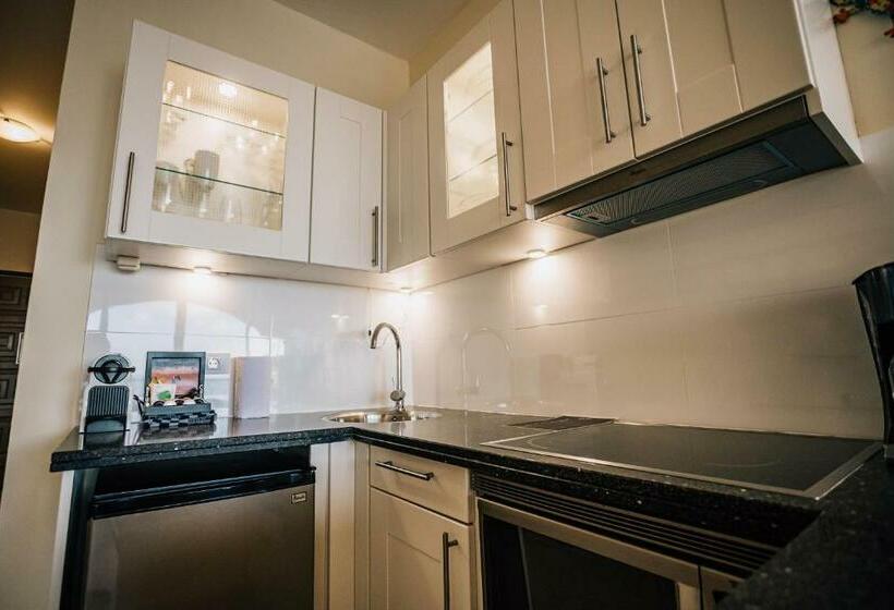 سوییت جونیور, The Bellafonte Luxury Oceanfront