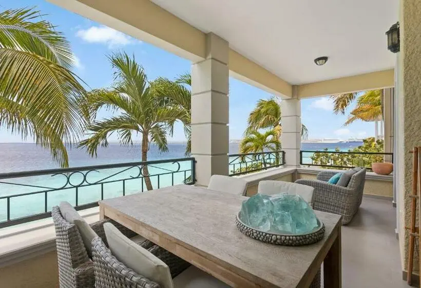 سوئیت سینیور, The Bellafonte   Luxury Oceanfront