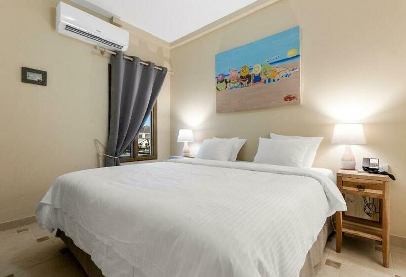 سوییت جونیور, The Bellafonte Luxury Oceanfront