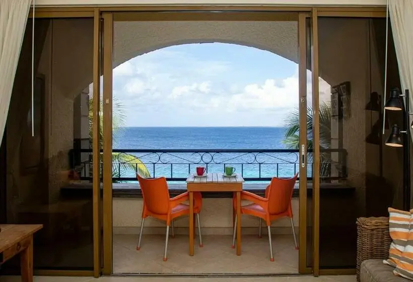 سوییت جونیور, The Bellafonte   Luxury Oceanfront