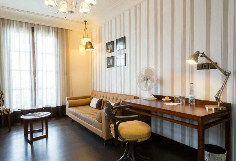 سوییت جونیور با بالکن, The Citizen