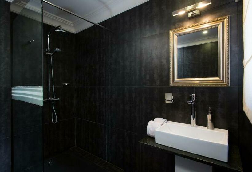 سوییت جونیور با بالکن, The Citizen