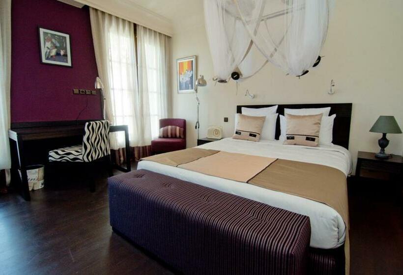 اتاق لوکس با بالکن, The Citizen