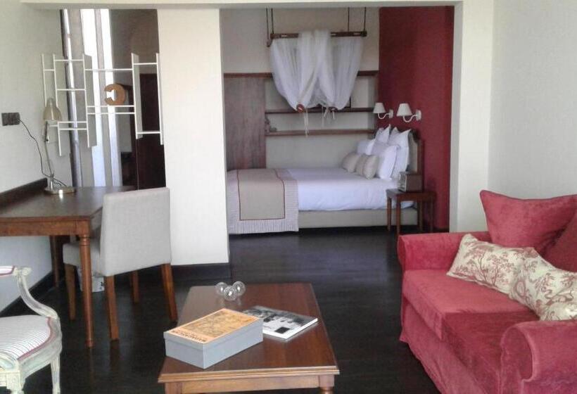 سوئیت با بالکن, The Citizen