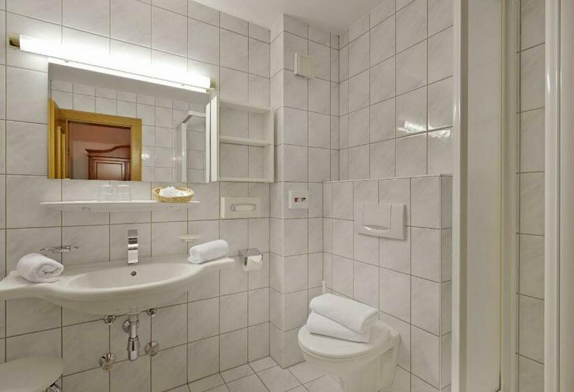 סוויטת ג'וניור, Waldheim Garni