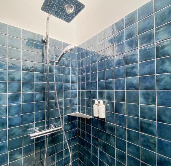 اتاق استاندارد با بالکن و چشم‌انداز دریا, King Fisher Village