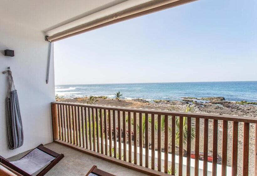 اتاق استاندارد با بالکن و چشم‌انداز دریا, King Fisher Village