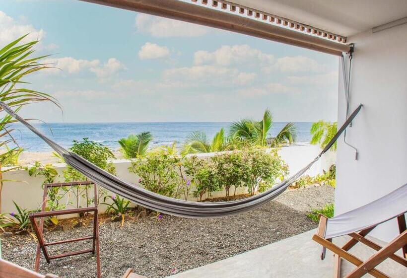 اتاق استاندارد با بالکن و چشم‌انداز دریا, King Fisher Village