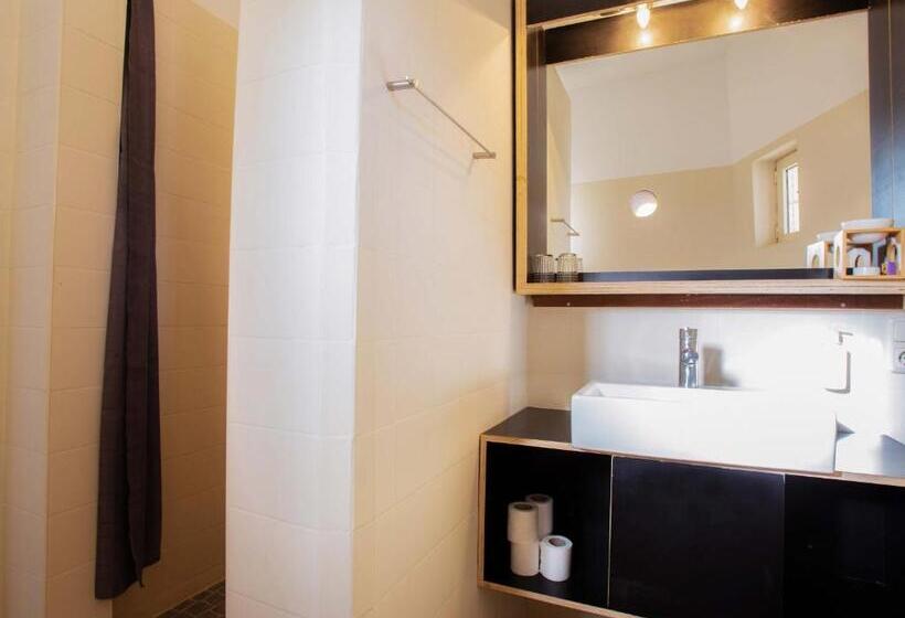 استودیوی استاندارد با چشم‌انداز دریا, King Fisher Village