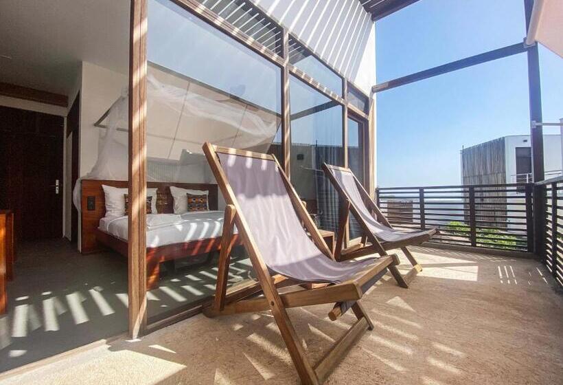 اتاق سوپریور با چشم‌انداز دریا و بالکن, King Fisher Village