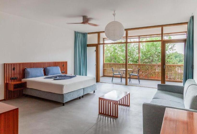 اتاق لوکس با بالکن, King Fisher Village