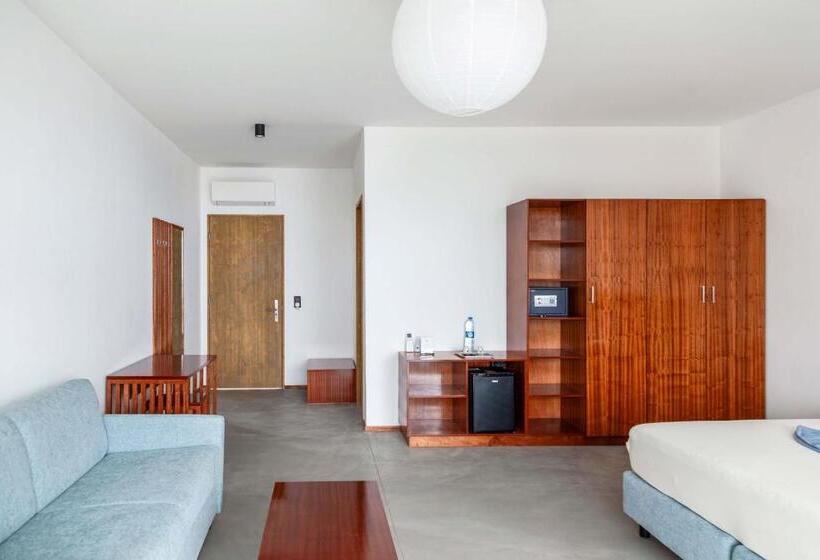 اتاق لوکس با بالکن و چشم‌انداز دریا, King Fisher Village