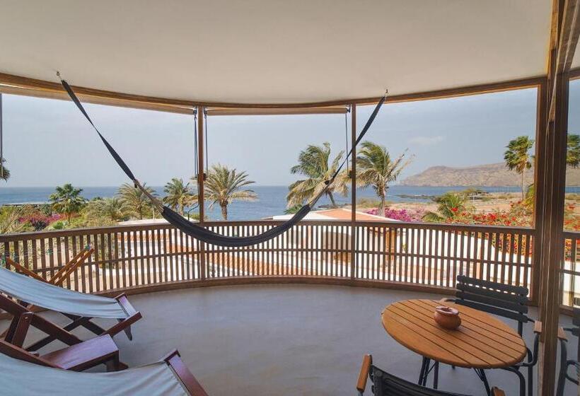 اتاق لوکس با بالکن و چشم‌انداز دریا, King Fisher Village