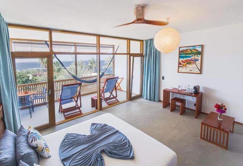 اتاق لوکس با بالکن و چشم‌انداز دریا, King Fisher Village