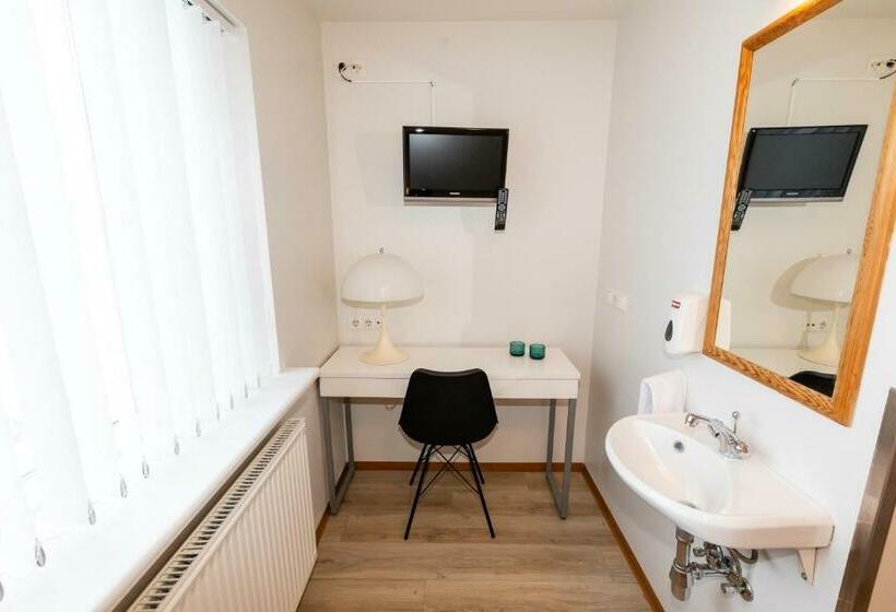 اتاق استاندارد یک تخته با سرویس بهداشتی مشترک, Akureyri Hostel