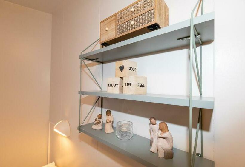 اتاق استاندارد با سرویس بهداشتی مشترک, Akureyri Hostel