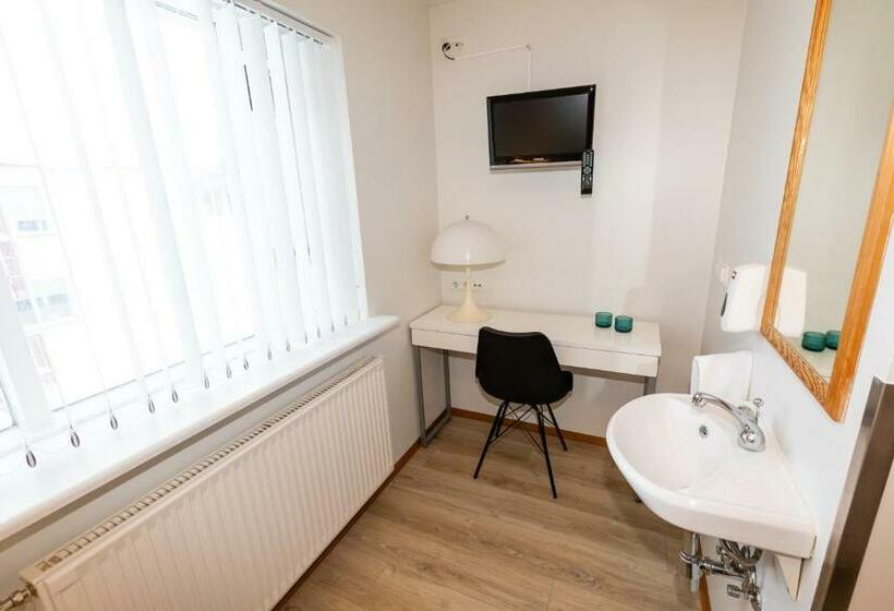 اتاق استاندارد یک تخته با سرویس بهداشتی مشترک, Akureyri Hostel