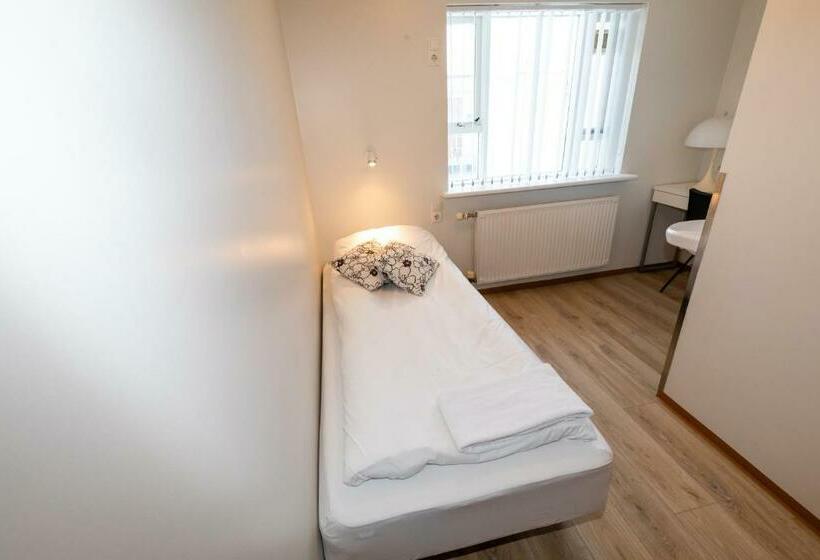 اتاق استاندارد یک تخته با سرویس بهداشتی مشترک, Akureyri Hostel